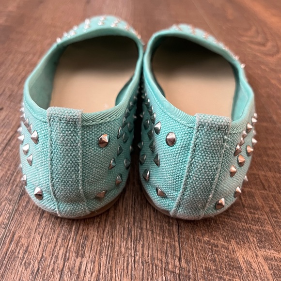 4/$25 Zigisoho Smokey Spiked Flats - 7 - Picture 4 of 6